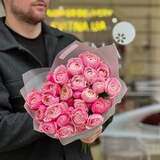 Photo of 7 Silva spray peony roses in a bouquet «Ruddy Silva»