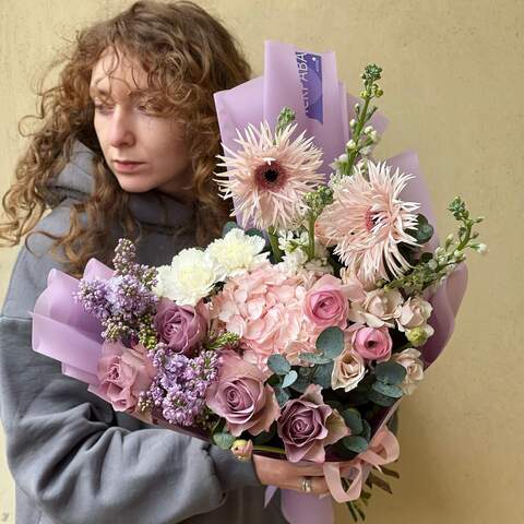 Bouquet «Sweet kisses», Flowers: Hydrangea, Gerbera, Syringa, Rose, Ranunculus, Matthiola