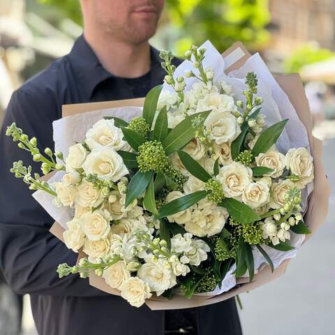 Photo of Creamy green bouquet with lacy spray roses «Vanilla cake»