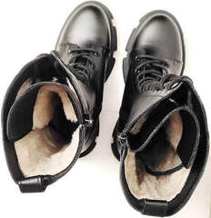 Женские зимние ботинки на тракторной подошве. Высокие берцы ботинки на шнуровке. Черные ботинки в стиле мартинс. Кожаные ботинки ботинки с мехом Ari Andano Black.