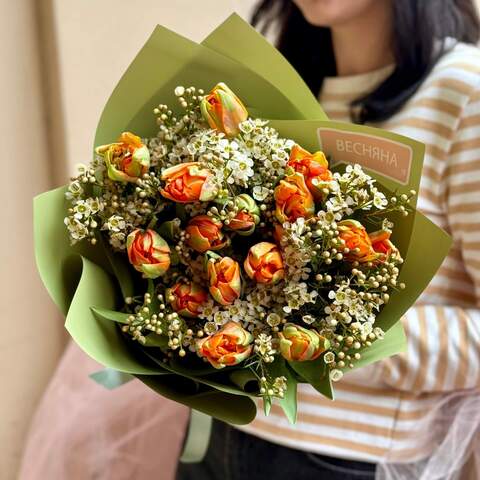 Оранжевый букет из тюльпанов и хамелациума «Морковная весна», Цветы: Тюльпан пионовидный, Хамелациум
