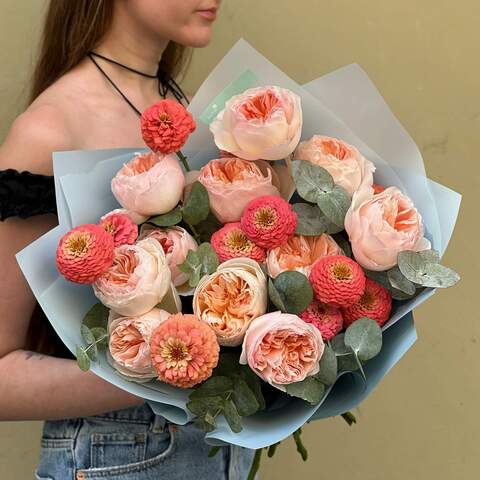 Bouquet «Juicy summer», Flowers: Pion-shaped rose, Zinnia, Eucalyptus