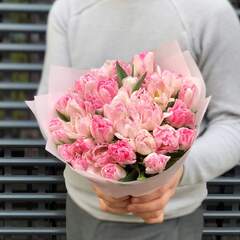 35 рожевих тюльпанів