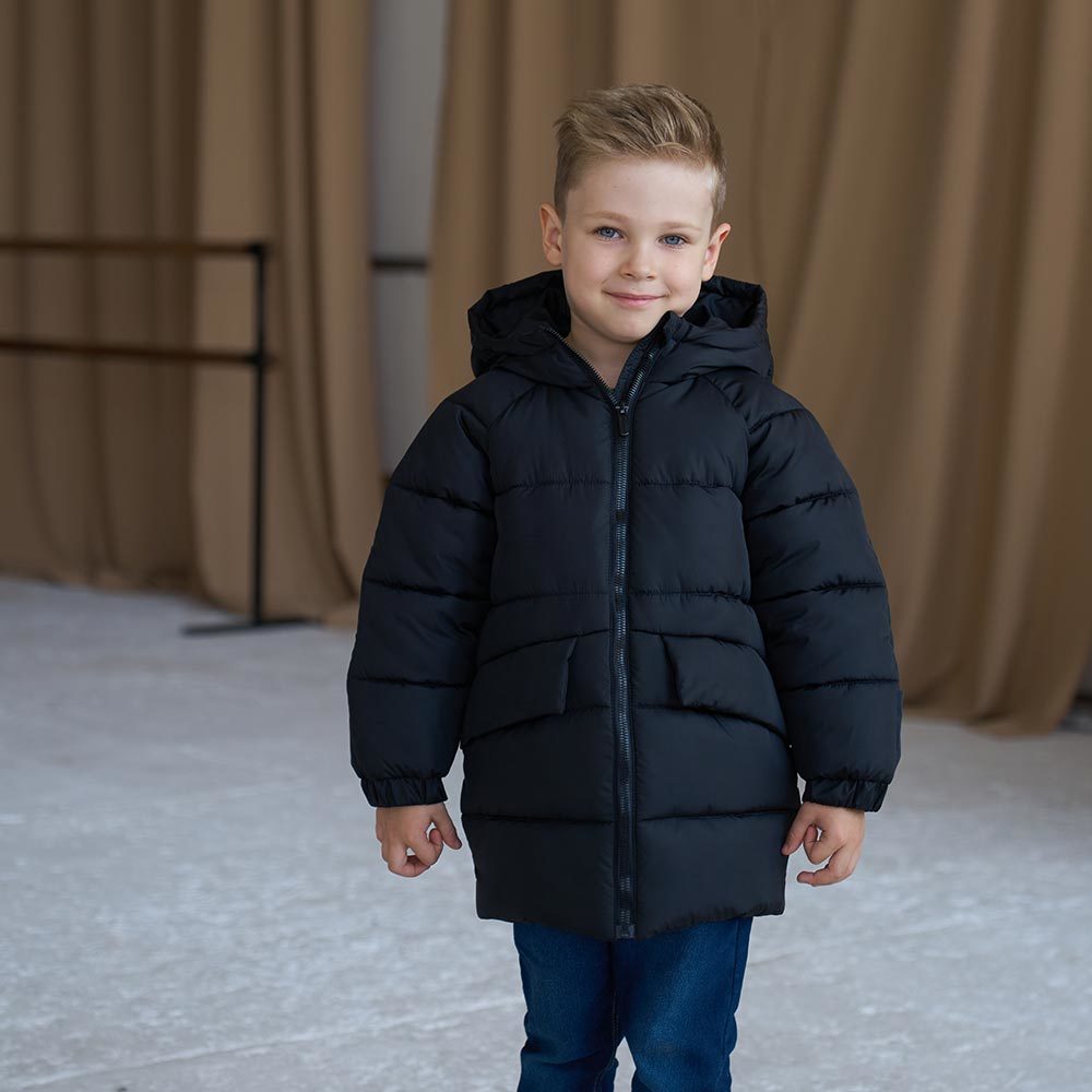 Дитяча подовжена зимова куртка в чорному кольорі для хлопчика
