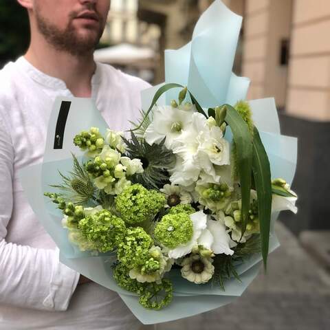 Light summer bouquet «Green Apple», Flowers: Zinnia, Eryngium, Setaria, Antirinum, Gladiolus, Viburnum