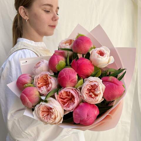 Bouquet «Sweet peach», Flowers: Pion-shaped rose, Paeonia