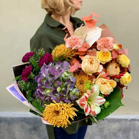Bouquet «Explosive sky», Flowers: Hydrangea, Hippeastrum, Chrysanthemum, Pion-shaped rose, Dianthus, Anthurium, Ilex, Eucalyptus