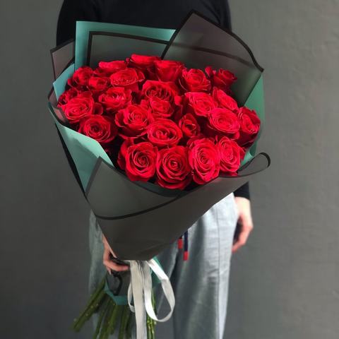 Photo of 25 scarlet Ecuadorian roses