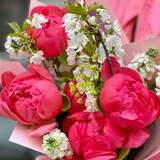 Photo of Bright bouquet with peonies «Raspberry jam»