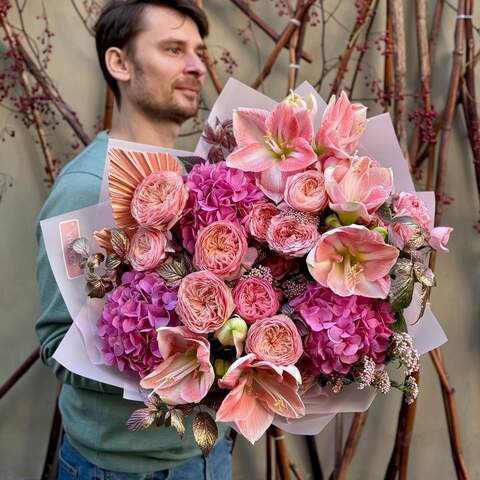 Luxurious bouquet of amaryllis «Aztec Gold», Flowers: Hydrangea, Peony Spray Rose of Juliet variety, Ozothamnus, Pion-shaped rose of Harper variety, Hippeastrum, Rubus Idaeus, Palm leaves