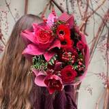 Photo of Bright red bouquet «Ruby Dawn»