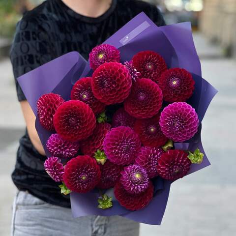 21 dahlias in a bouquet «Juicy blackberry», Flowers: Dahlia