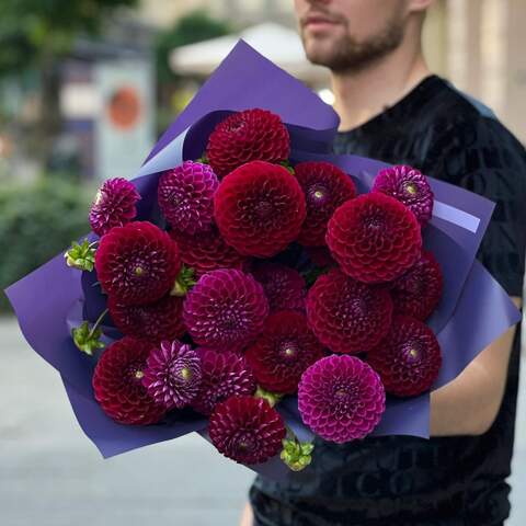 Photo of 21 dahlias in a bouquet «Juicy blackberry»