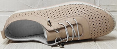 Спортивные туфли кеды с перфорацией женские. Летние туфли сникерсы кожаные Lonza Beige.