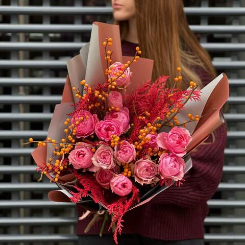 Bouquet «Sweet Winter», Flowers: Pion-shaped rose, Ilex, Thuja