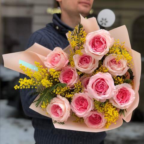 Яскравий дуобукет із 11 піоновидних троянд Mayra та ароматної мімози «Сонячна Таня», Квіти: Троянда піоновидна, Мімоза