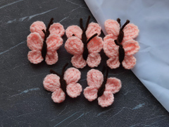 Метелик в'язаний персиковий (ручна работа)