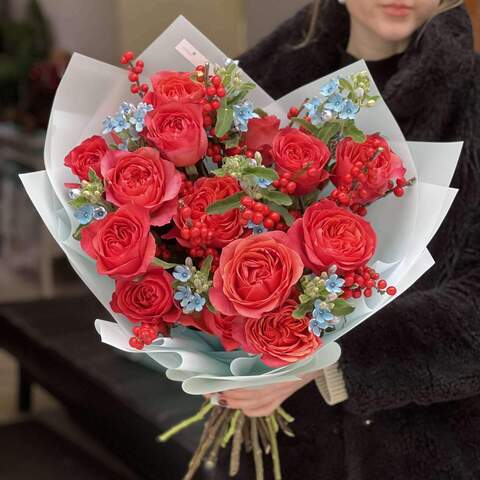 Bright and contrasting bouquet of peony roses, ilex and oxypetalum «Fire and Ice», Flowers: Pion-shaped rose, Ilex, Oxypetalum