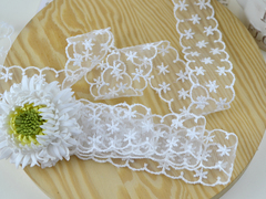 Мереживо Маленькі зірочки з хвилястим краєм білі 35 мм (17)