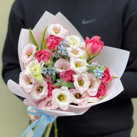 Bouquet «Cozy Hugs», Flowers: Tulipa, Eustoma, Oxypetalum