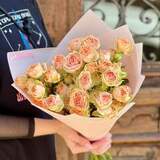 Photo of 7 branches of spray peony roses in a bouquet «Rose Parfait»