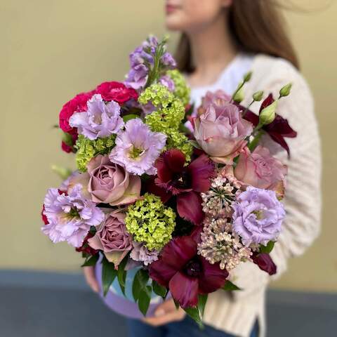 Box with flowers «Shades of purple», Flowers: Eustoma, Bush Rose, Viburnum, Syringa, Matthiola, Rose, Ruscus