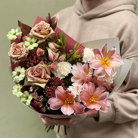 Букет «Брауні з кремом», Квіти: Тюльпан, Троянда, Еустома, Брунія, Діантус, Ахілея