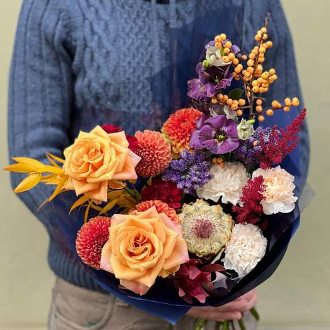Bouquet «Colorful snowflakes», Flowers: Rose, Dahlia, Ilex, Eustoma, Protea, Dianthus, Veronica, Astilbe, Leucadendron