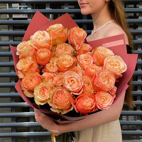 25 роз Kahala в букете «Оранжевая планета», Цветы: Роза пионовидная