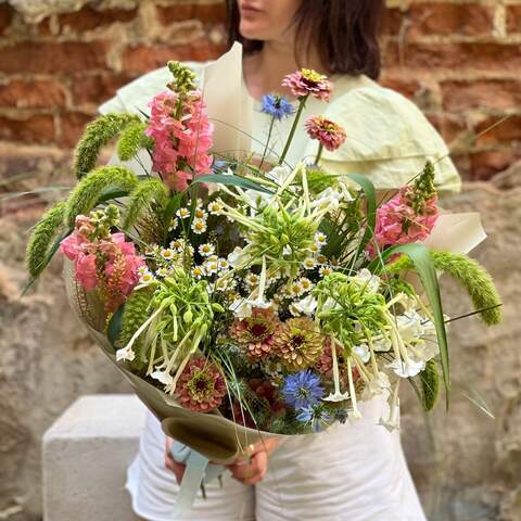 Voluminous summer bouquet «Field Mavka», Flowers: Antirinum, Bergras, Tanacetum, Setaria, Zinnia, Nigella