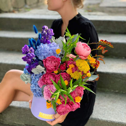 Flower Box «Hawaiian Kiss», Flowers: Achillea, Hydrangea, Paeonia, Lagurus, Delphinium, Pion-shaped rose, Senecio