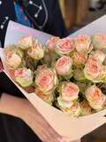 Photo of 7 branches of spray peony roses in a bouquet «Rose Parfait»