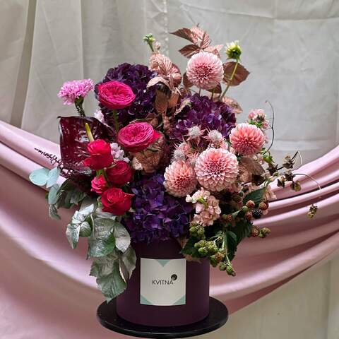 Box with flowers «Autumn extravaganza», Flowers: Pion-shaped rose, Hydrangea, Astilbe, Matthiola, Dahlia, Rose, Anthurium, Rubus