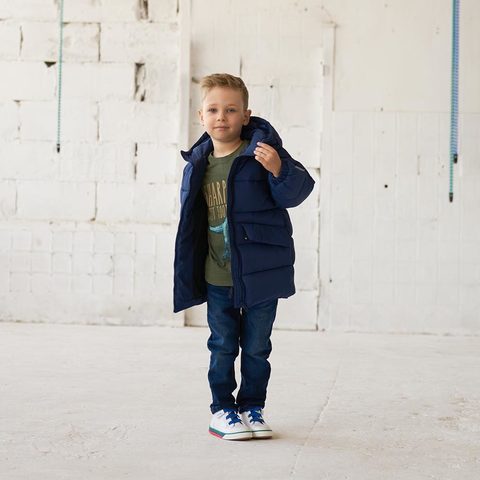Дитяча подовжена зимова куртка в синьому кольорі для хлопчика