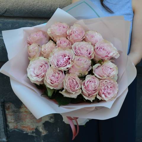 Photo of Bouquet of 17 pink and cream roses Pink Mondial