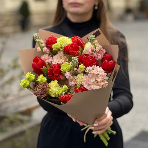 Bright spring bouquet «Caramel rubies», Flowers: Tulipa, Matthiola, Eustoma