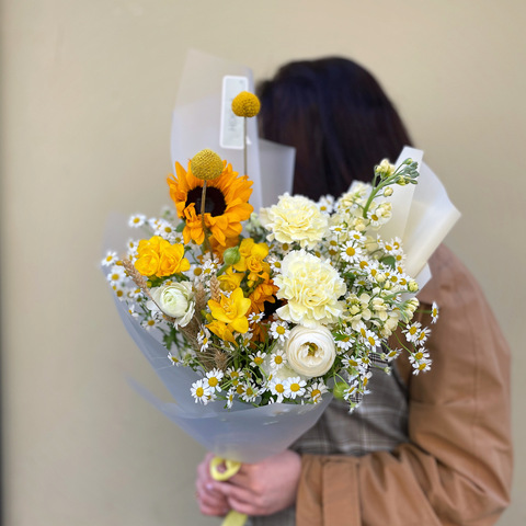 Bouquet «Sunny Moment», Flowers: Helianthus, Ranunculus, Freesia, Tanacetum, Craspedia, Dianthus