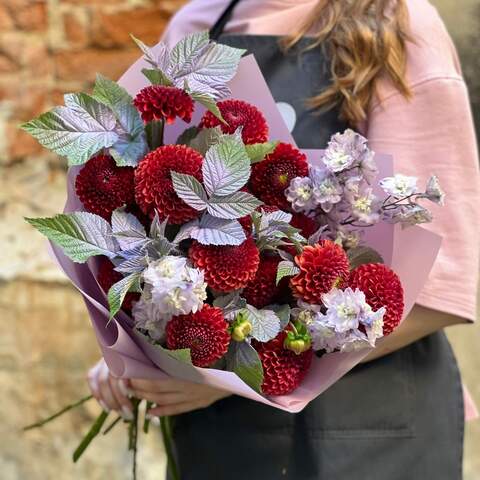 Bright contrasting bouquet «Amethyst and Ruby», Flowers: Rubus Idaeus, Delphinium, Dahlia