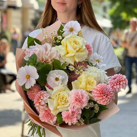 Bouquet «Sunny Natalie», Flowers: Rose, Dahlia, Aster, Cosmos, Rubus Idaeus, Dianthus, Tanacetum
