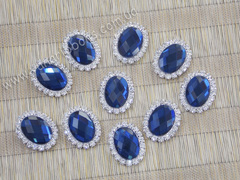 Камни овальные в стразовом обрамлении синие
