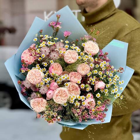 Delicate bouquet with spray roses and tanacetum «Air Kiss», Flowers: Peony Spray Rose, Tanacetum, Panicum, Astrantia, Chamelaucium