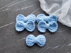 Бантик в'язаний блакитний (ручної работи)