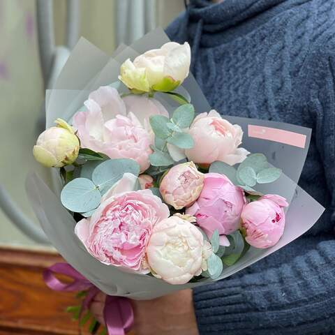 Photo of 9 peonies in a bouquet «Fluffy peonies»