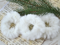 Резиночки кручені з хутра білі