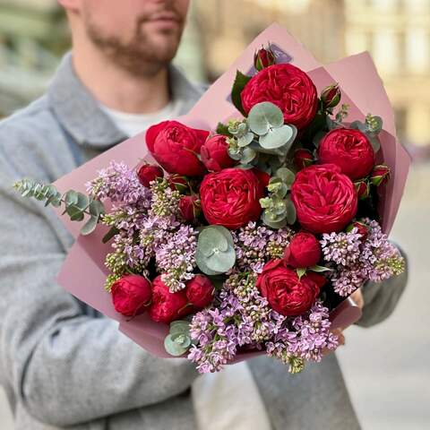 Interesting bouquet with Red Piano roses and lilacs «Evening Charms», Flowers: Rose, Syringa
