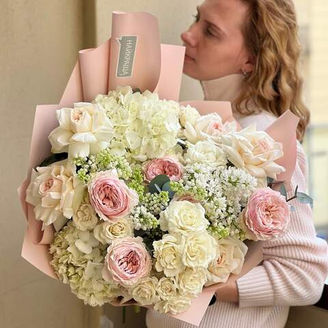 Bouquet «Marshmallow embrace», Flowers: Hydrangea, Pion-shaped rose, Syringa