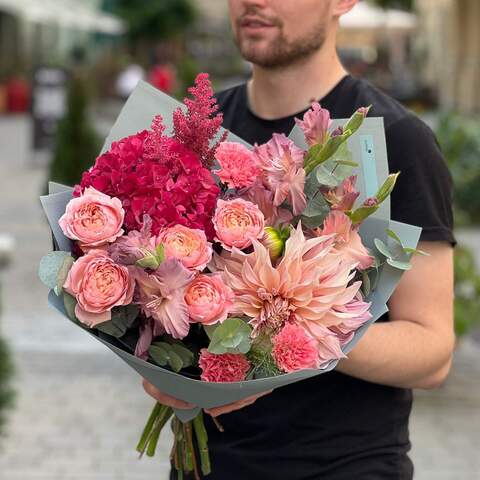 Bouquet «Caramel candy», Flowers: Pion-shaped rose, Peony Spray Rose, Astilbe, Gladiolus, Dahlia, Dianthus, Panicum, Eucalyptus