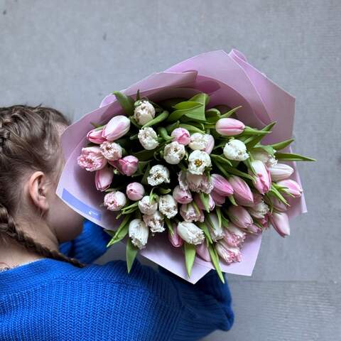 Photo of Delicate mix of 49 Neglige & Dynasty tulips in a bouquet «Winter Tenderness»