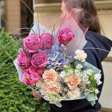 Bouquet «Ruby Glitter», Flowers: Rose, Hydrangea, Dianthus, Bergras, Tanacetum