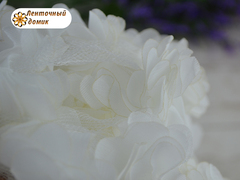 Шифоновые цветы на сетке белые диаметр 5 см УЦЕНКА